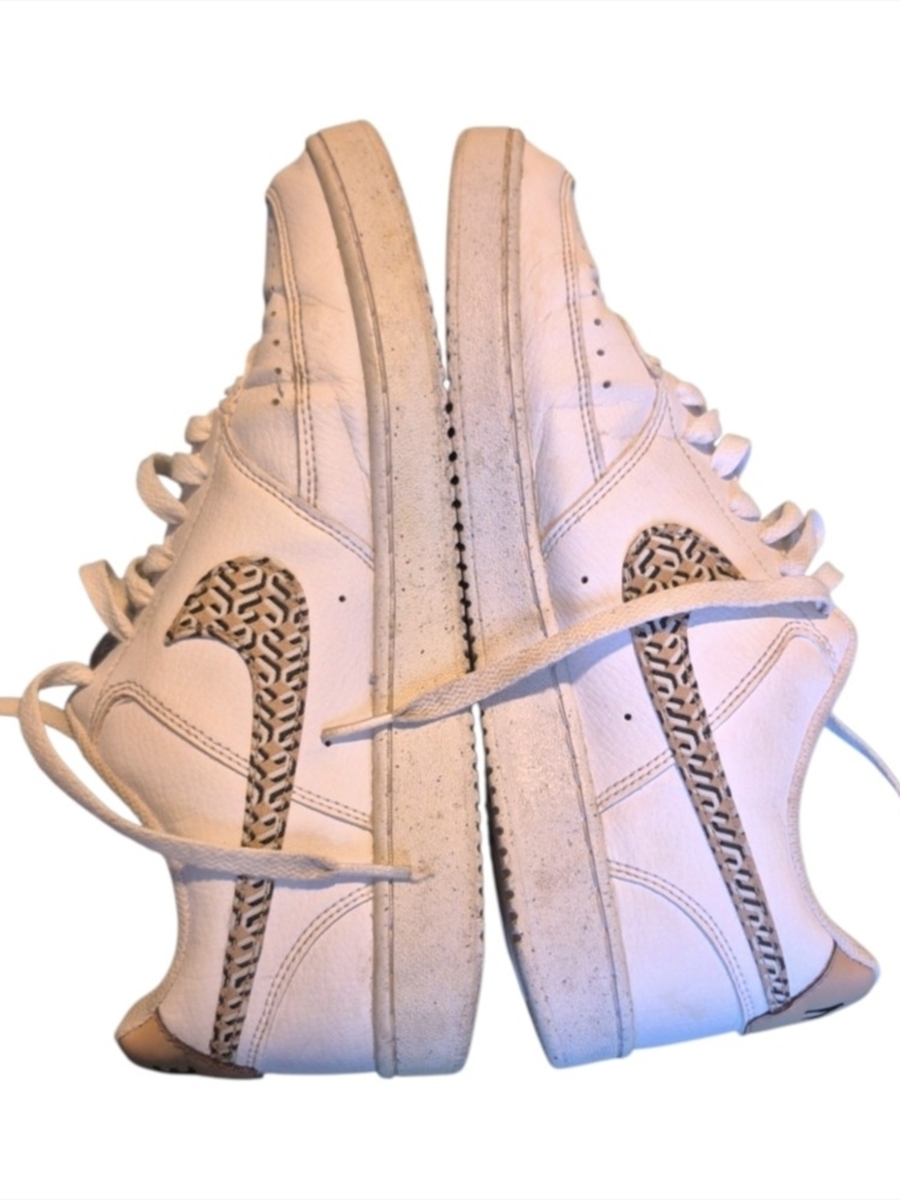 Nike White Low-Top Sneakers with Patterned Side Accent